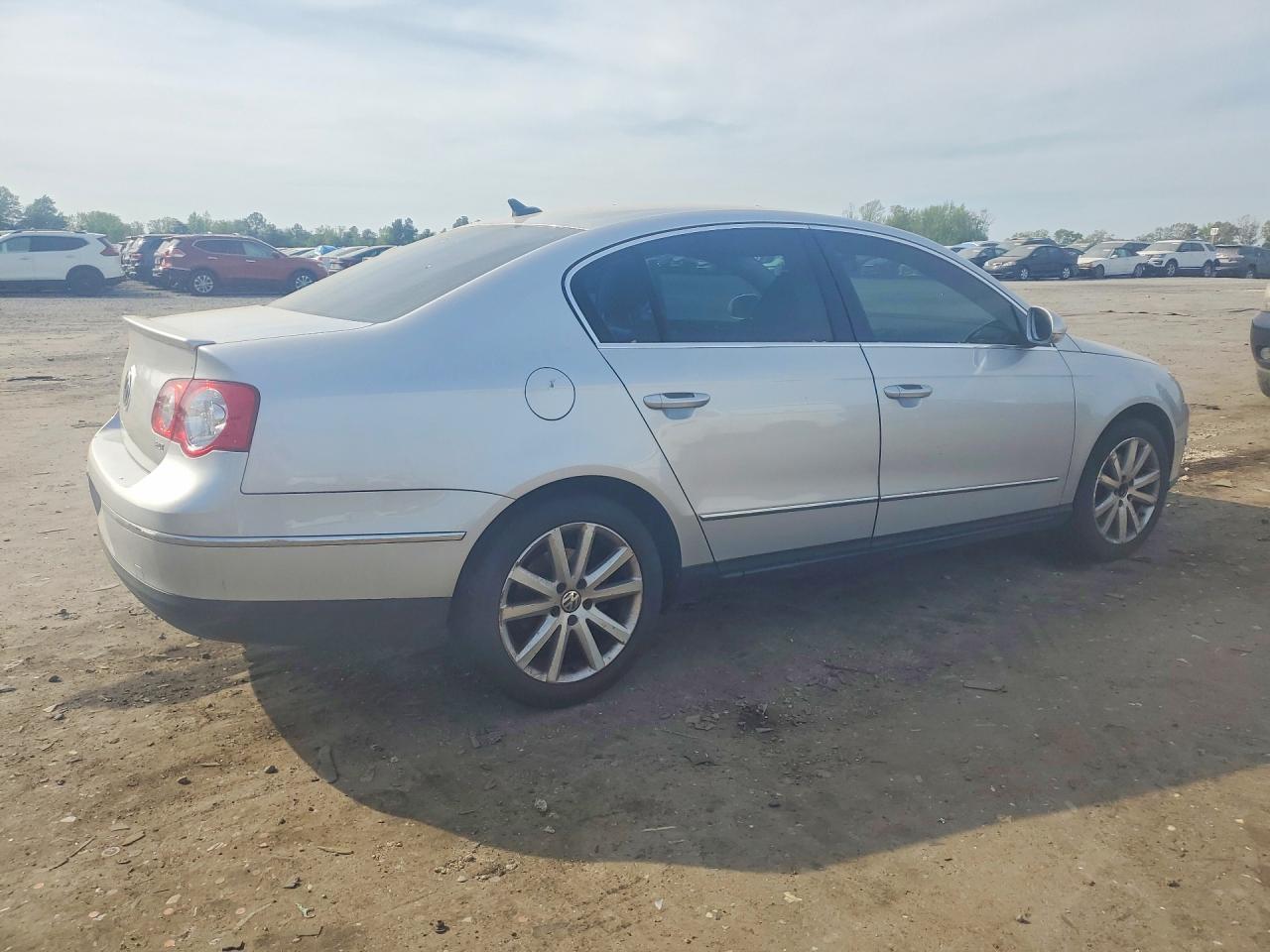 2010 Volkswagen Passat Komfort - Image 3