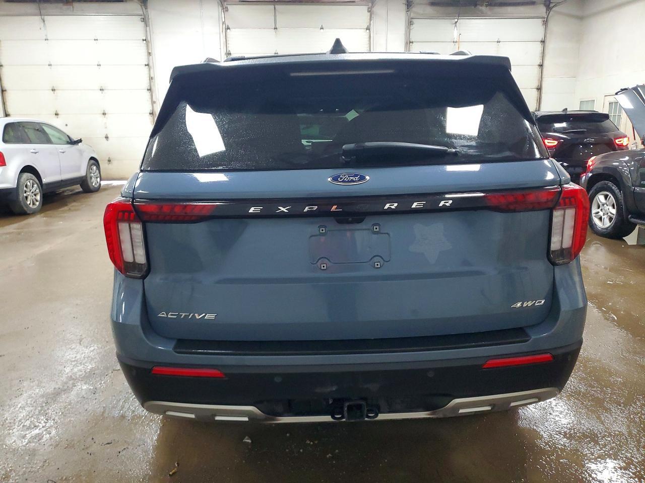 2025 Ford Explorer Active - Image 6
