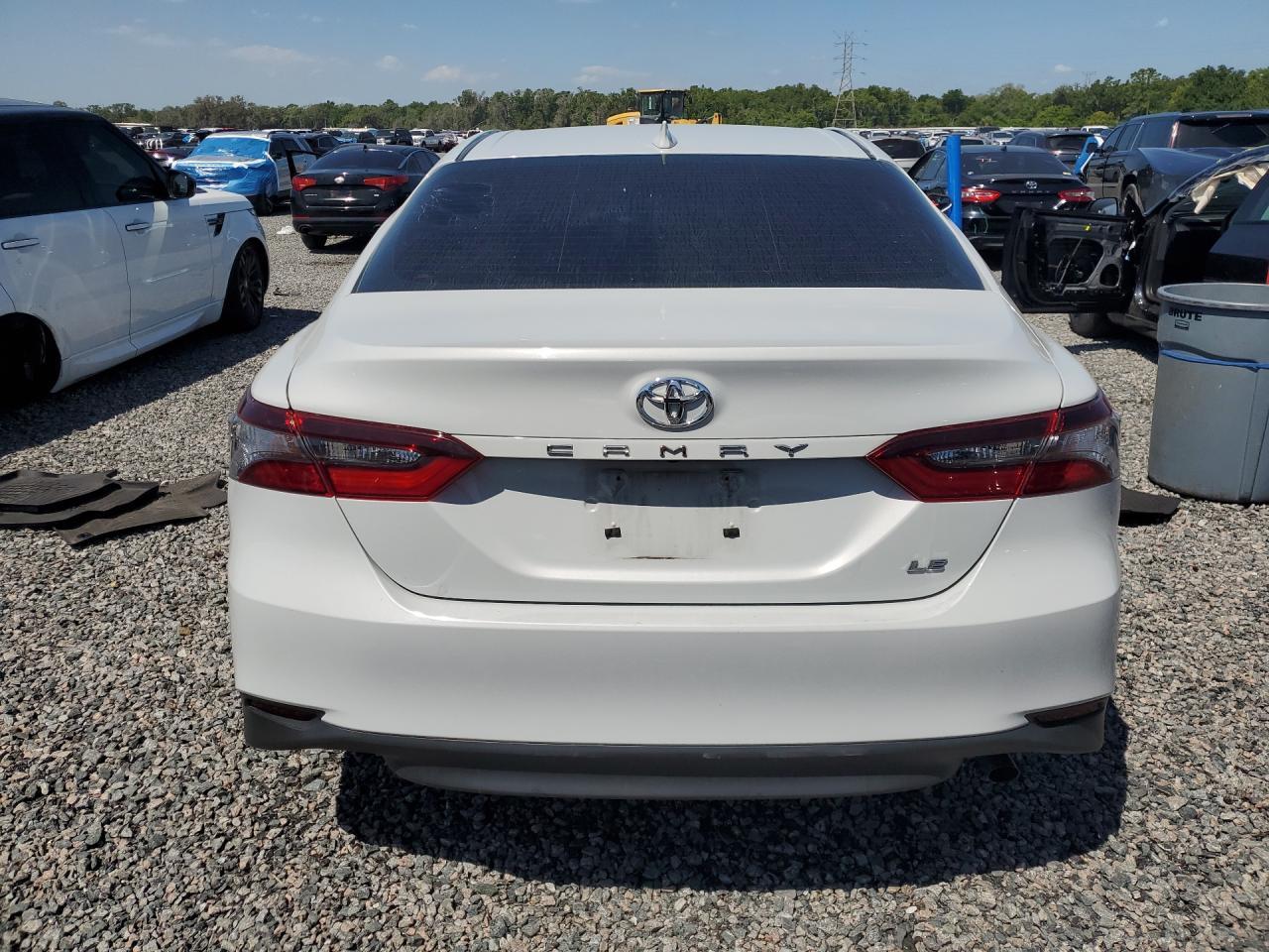 2022 Toyota Camry Le - Image 6