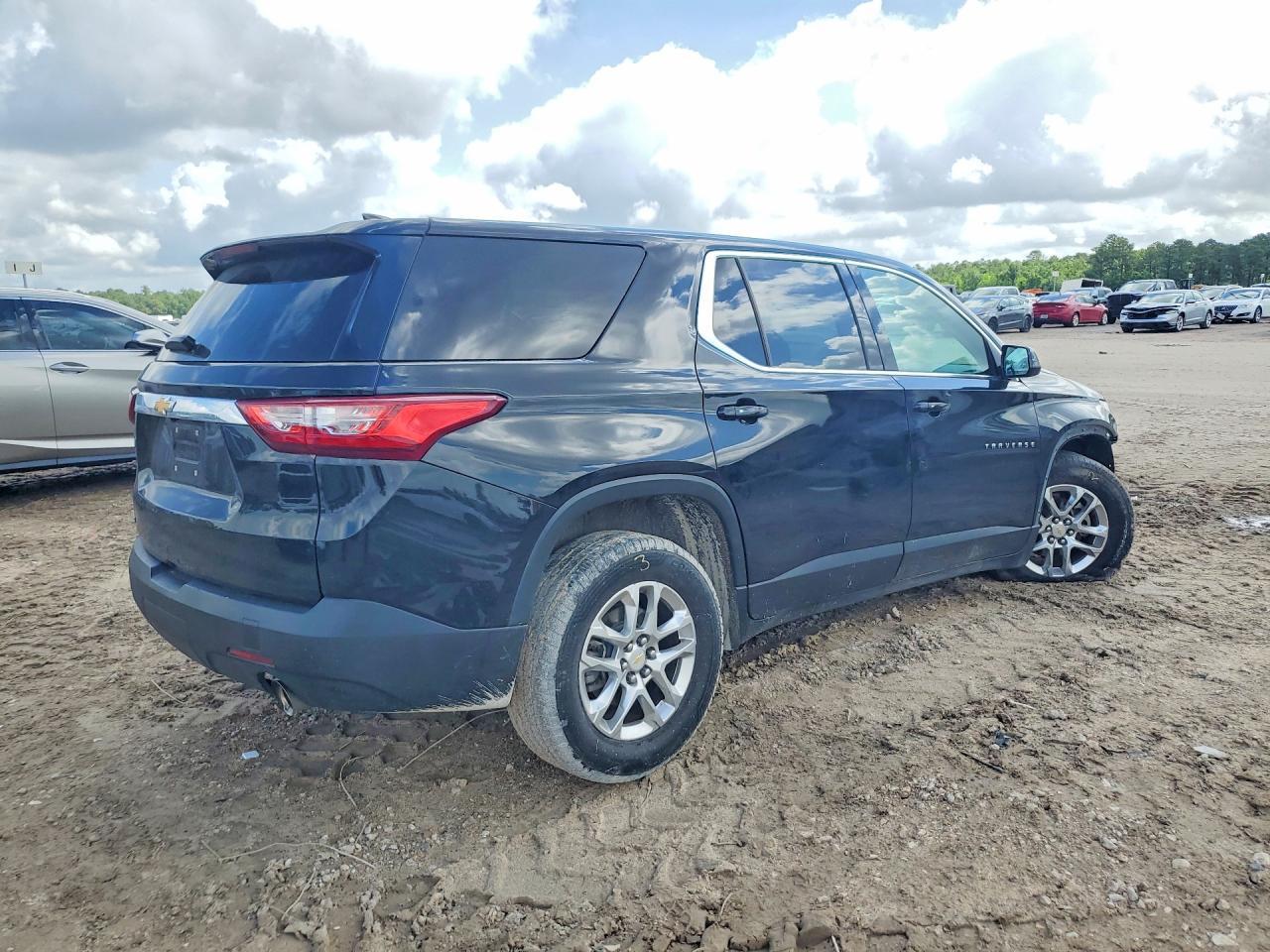 2019 Chevrolet Traverse Ls - Фото 3