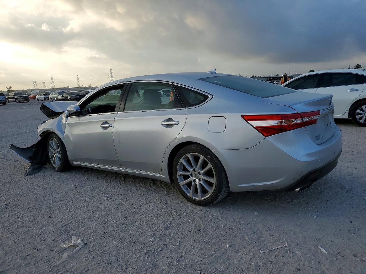 2013 Toyota Avalon Limited - Фото 2