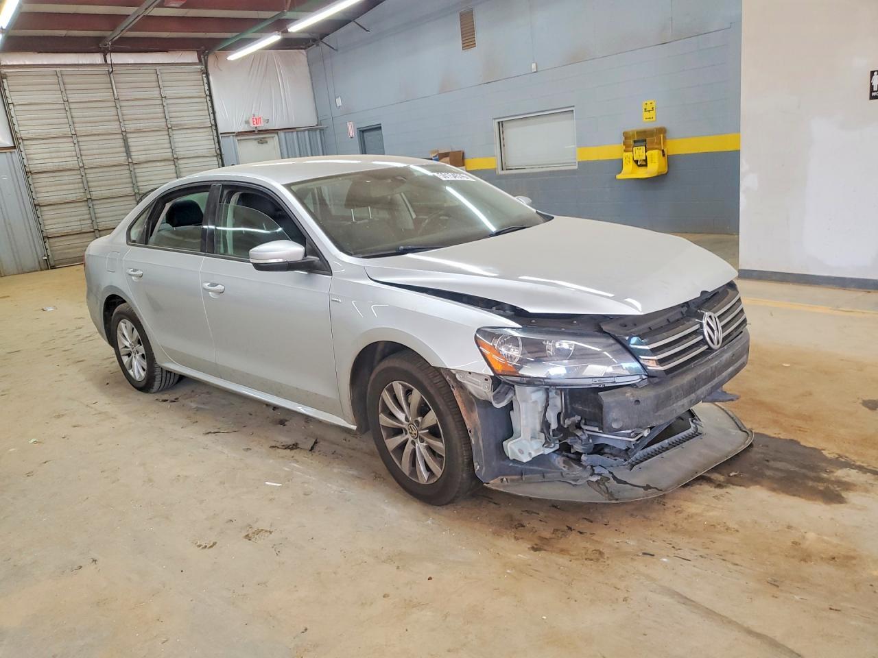 2015 Volkswagen Passat S - Image 4