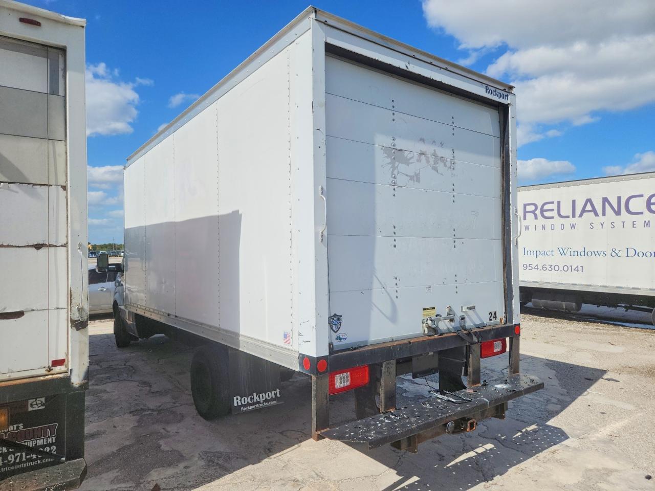 2018 Mercedes Benz Sprinter Box Truck - Фото 2