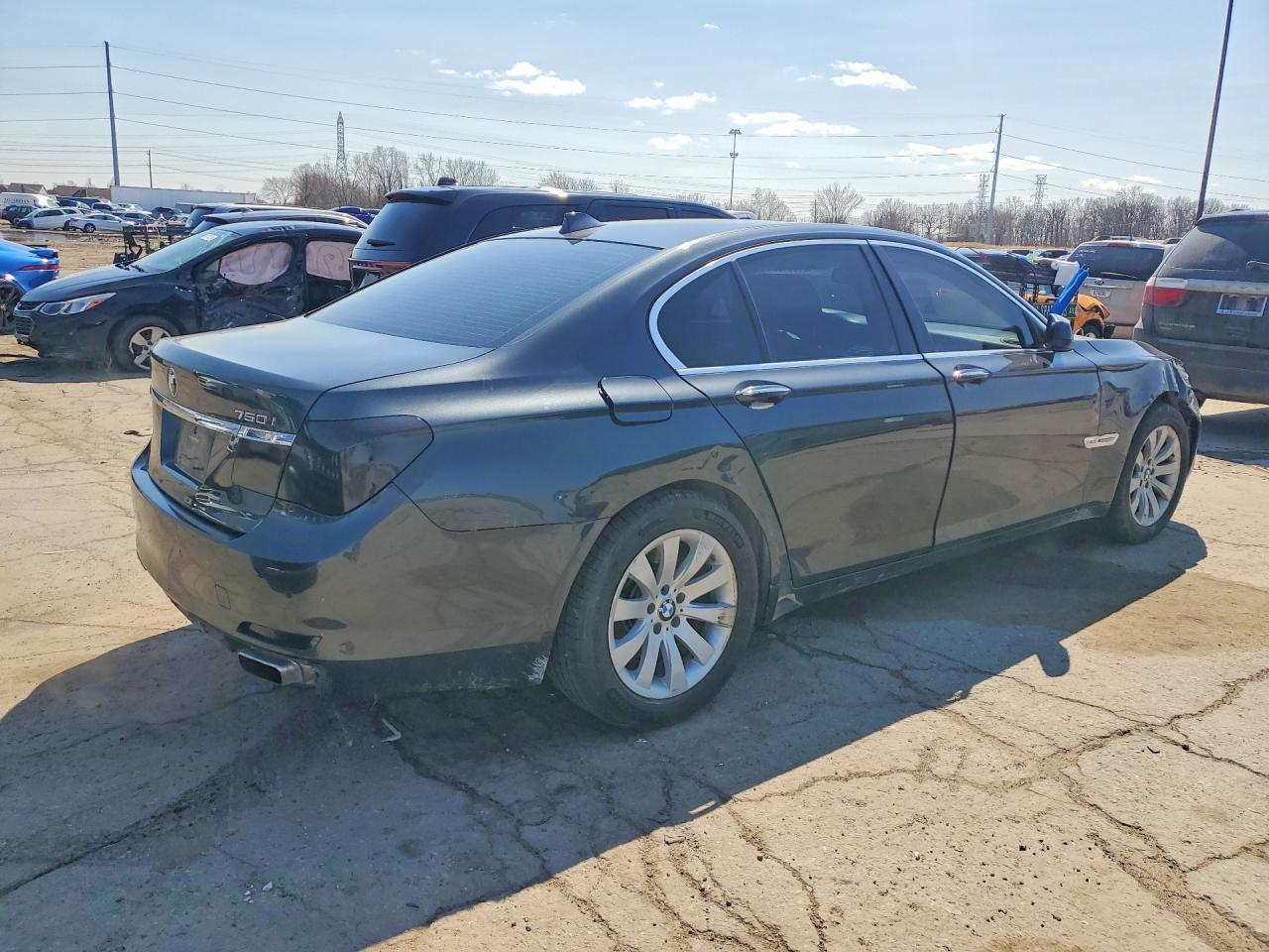 2011 BMW 750 Xi - Фото 3