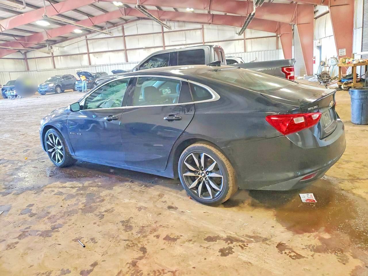 2017 Chevrolet Malibu Lt - Image 2