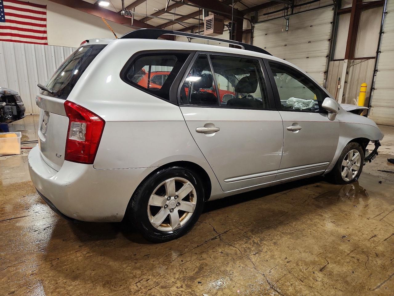2009 Kia Rondo Base - Фото 3
