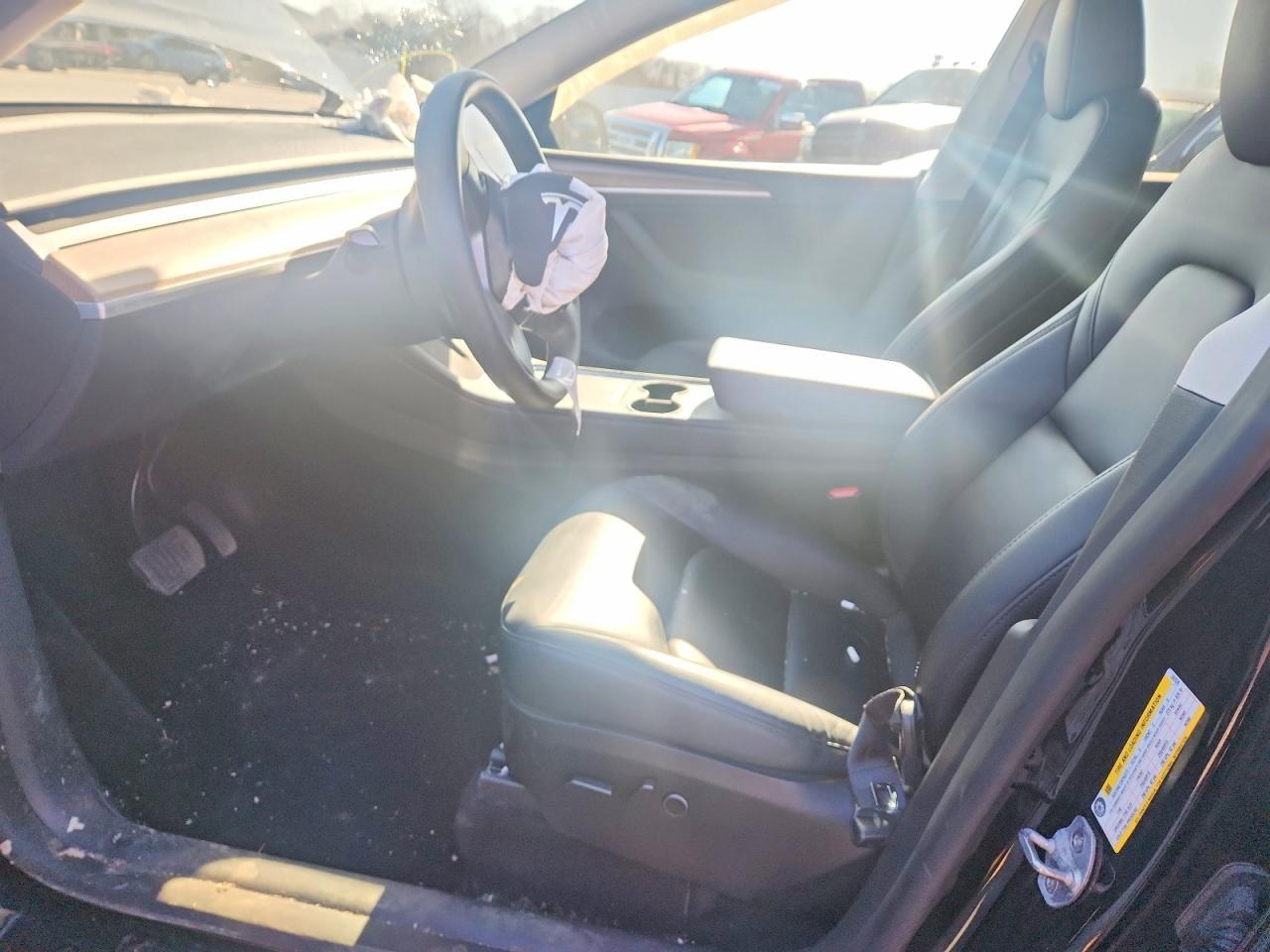 2025 Tesla Model Y - Image 7