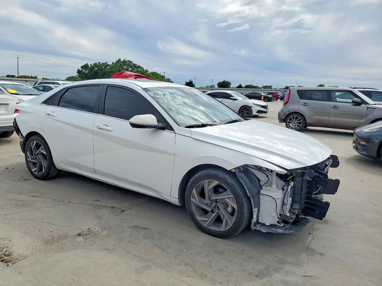 2025 Hyundai Elantra Limited - Фото 4