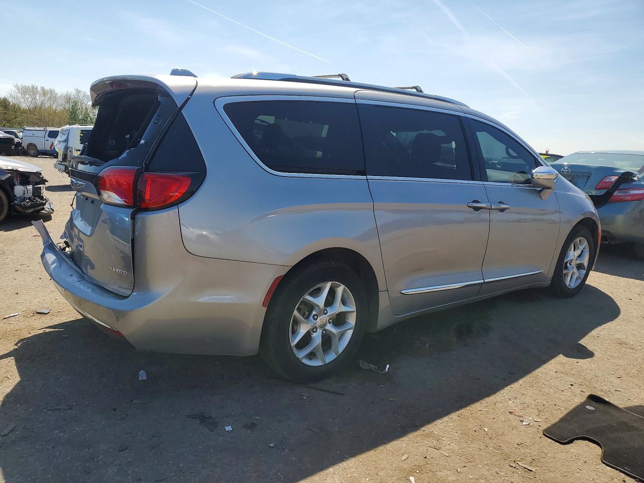 2020 Chrysler Pacifica Limited - Image 3