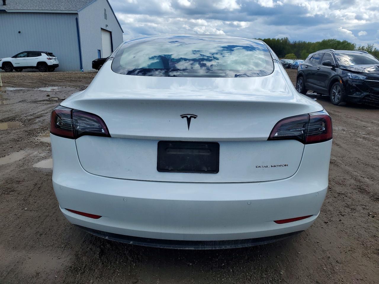 2022 Tesla Model 3 - Фото 6