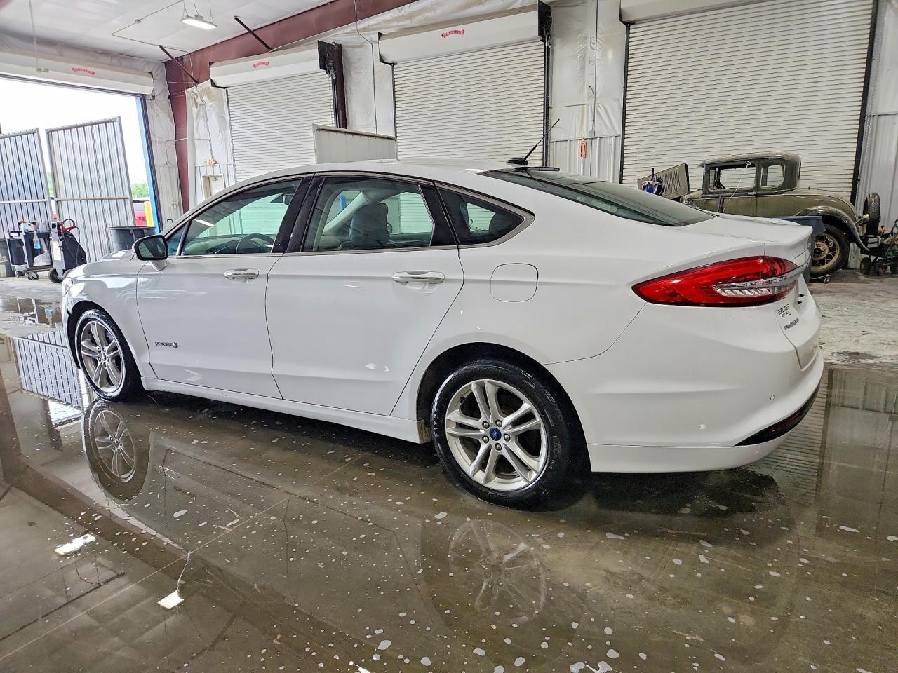 2018 Ford Fusion Se Hybrid - Image 2