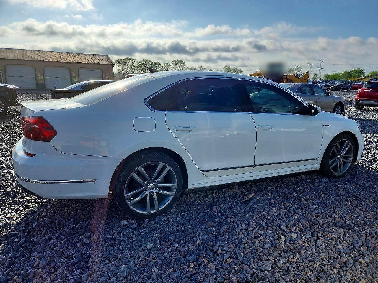 2017 Volkswagen Passat R-Line - Image 3