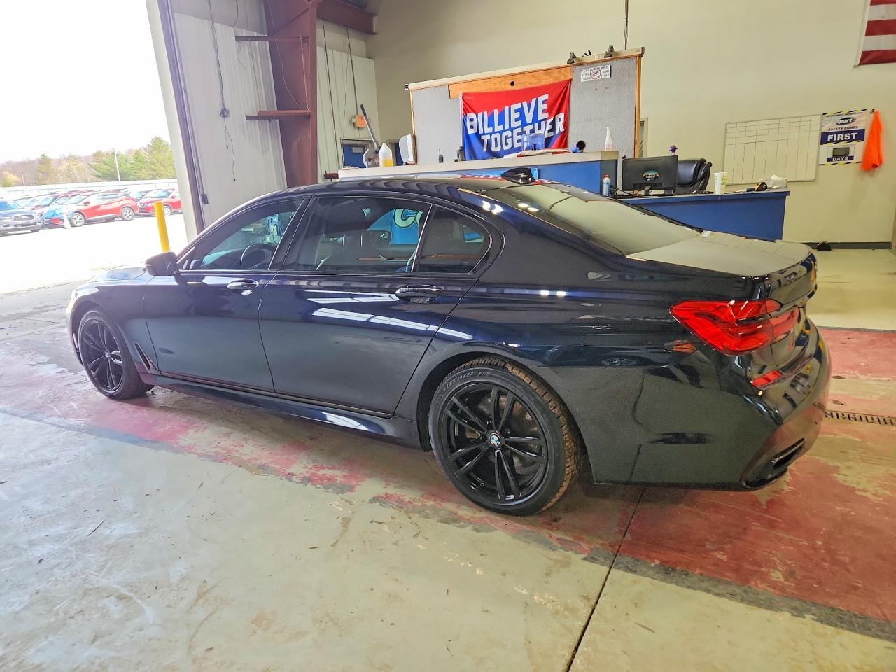 2017 BMW 750 Xi - Image 2