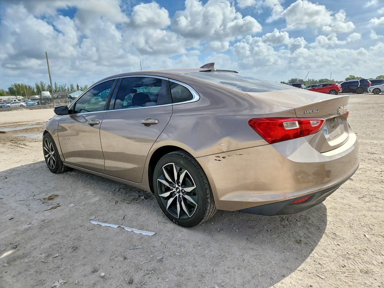 2018 Chevrolet Malibu Lt - Image 2