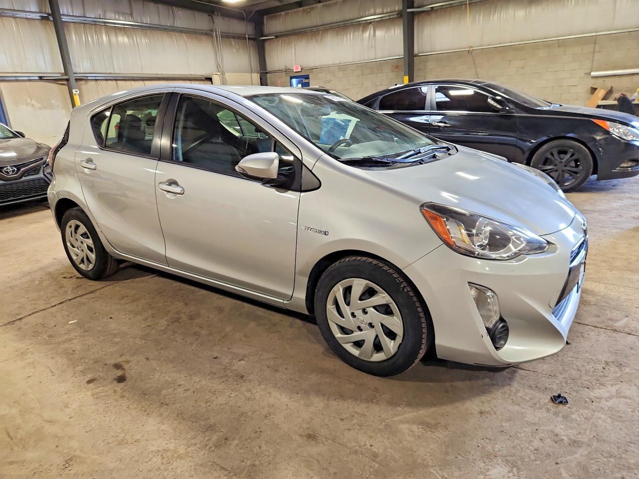 2015 Toyota Prius C Three - Фото 4