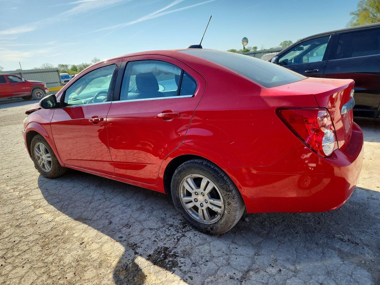 2016 Chevrolet Sonic Lt - Фото 2
