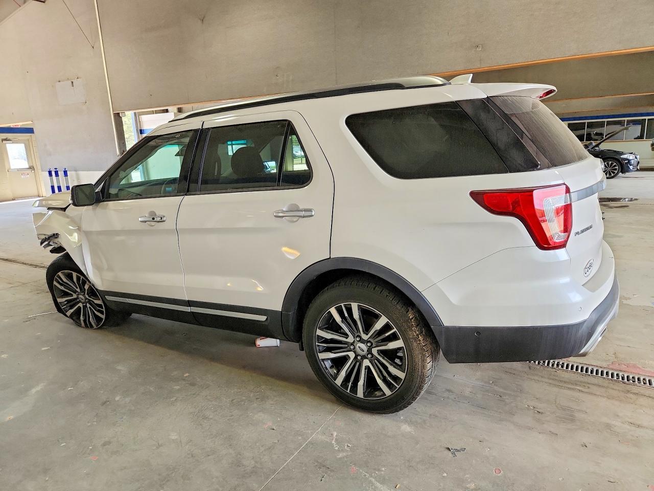 2016 Ford Explorer - Image 2