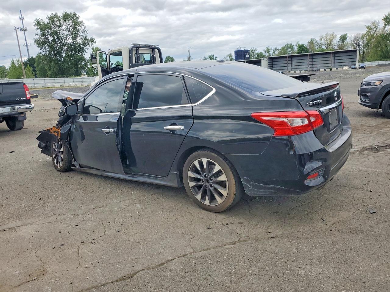 2019 Nissan Sentra Sr - Фото 2