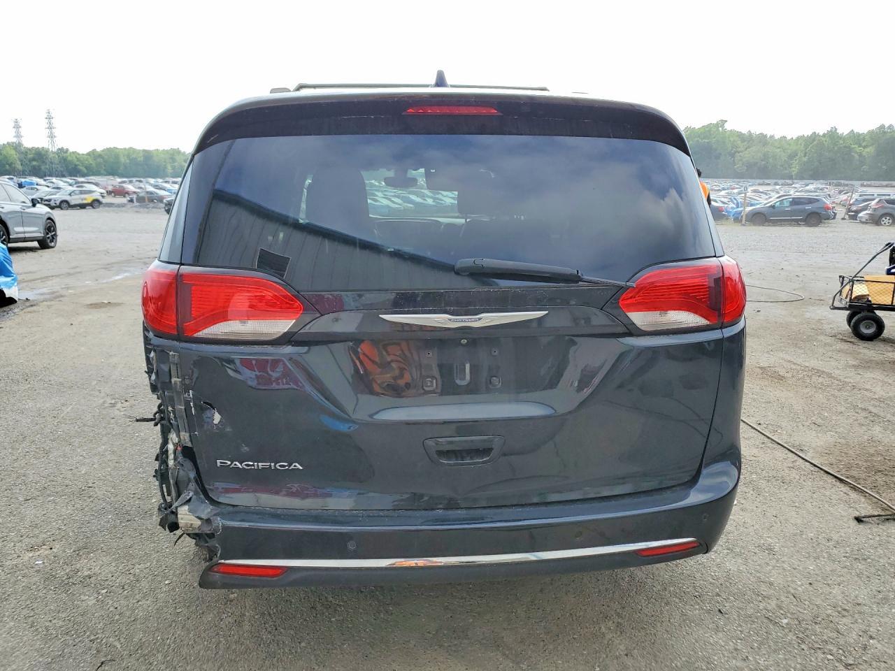 2018 Chrysler Pacifica Touring L Plus - Image 6
