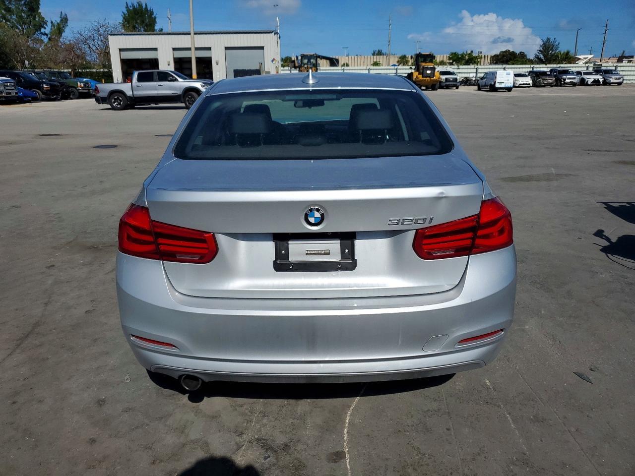 2018 BMW 320 I - Image 6