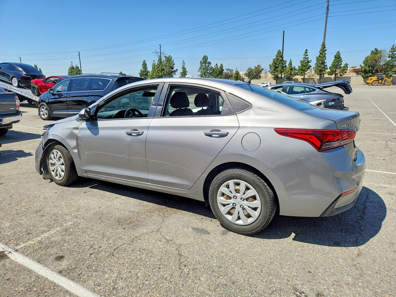 2021 Hyundai Accent Se - Фото 2