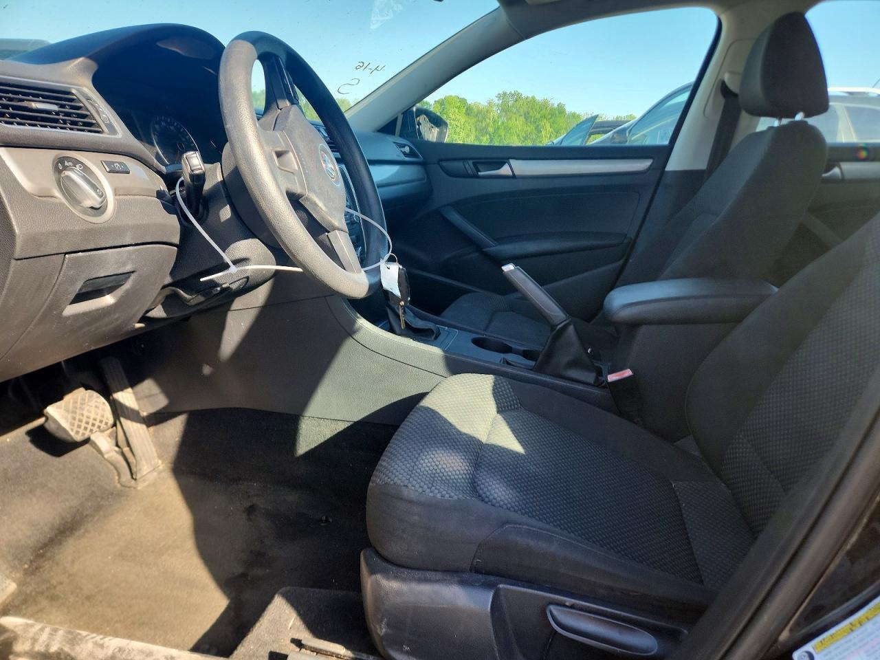 2012 Volkswagen Passat S - Фото 7