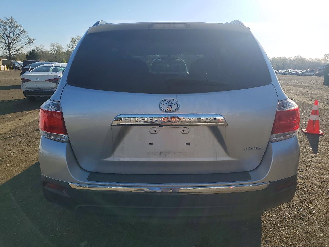 2013 Toyota Highlander Plus - Фото 6