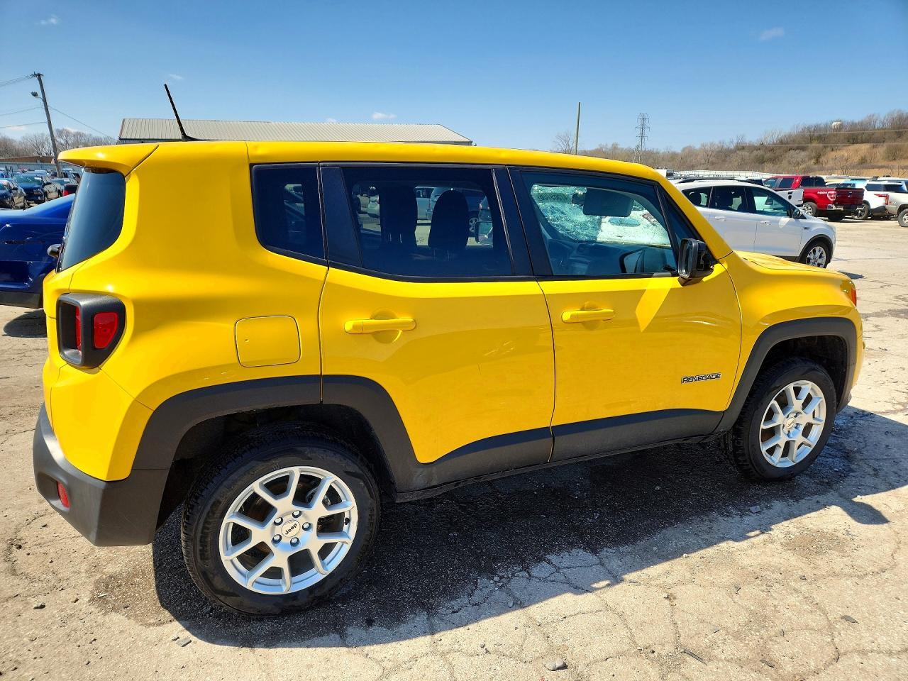 2023 Jeep Renegade Latitude - Фото 3