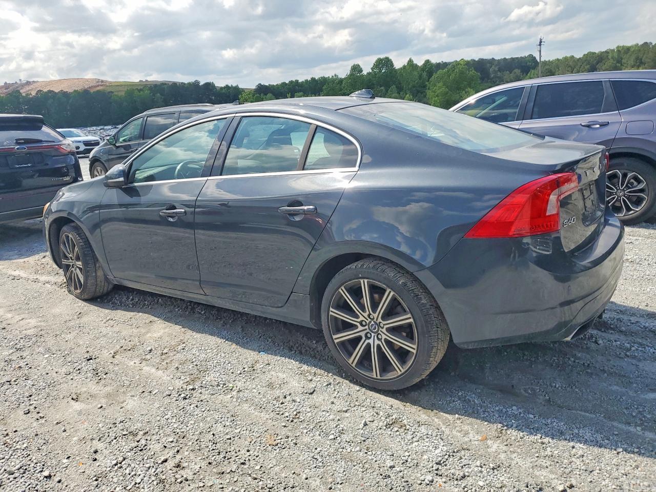 2015 Volvo S60 Platinum - Фото 2