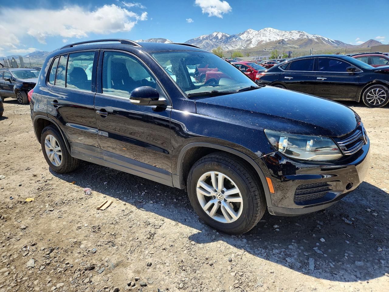 2017 Volkswagen Tiguan S - Фото 4