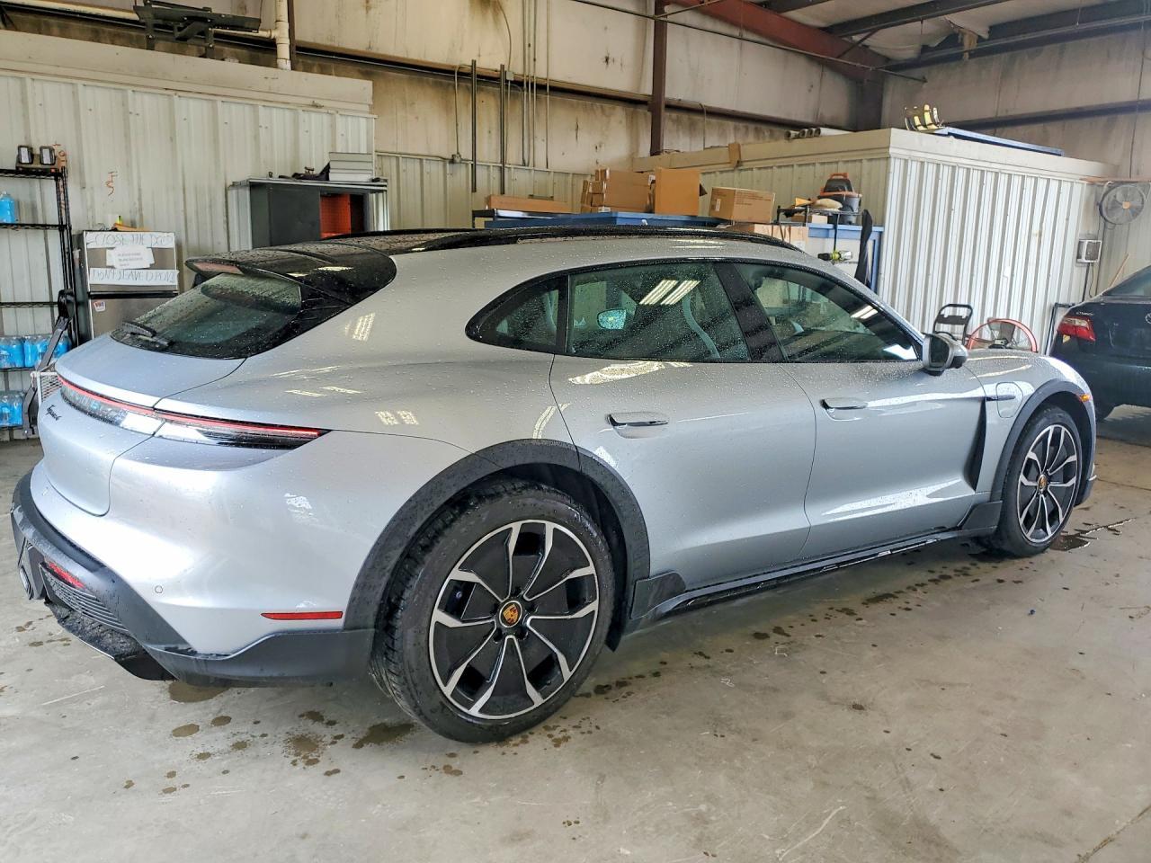 2022 Porsche Taycan Cross Turismo 4 - Image 3