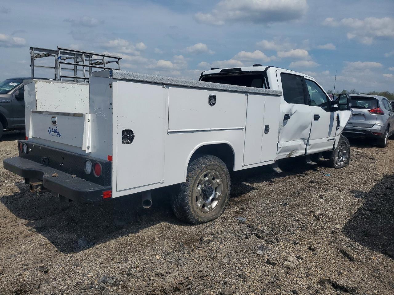 2022 Ford F350 Super Duty - Фото 3