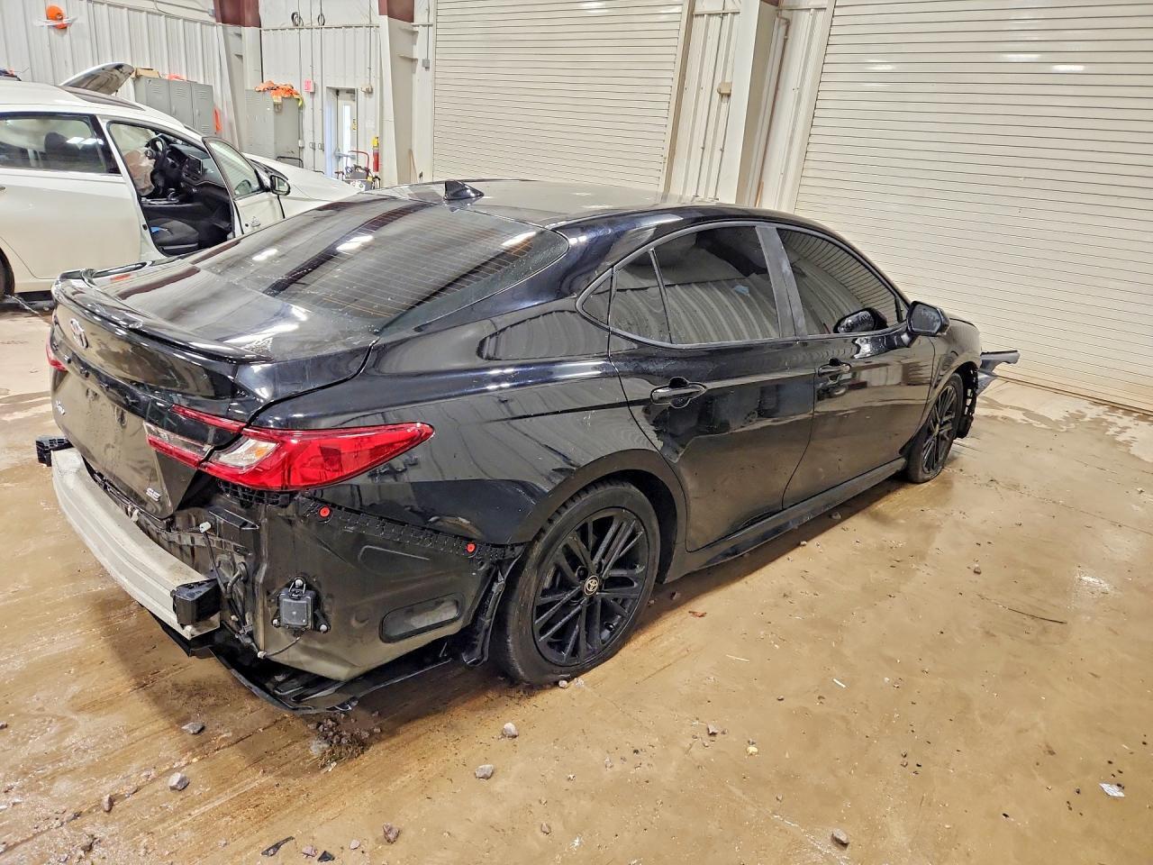 2025 Toyota Camry Se - Фото 3