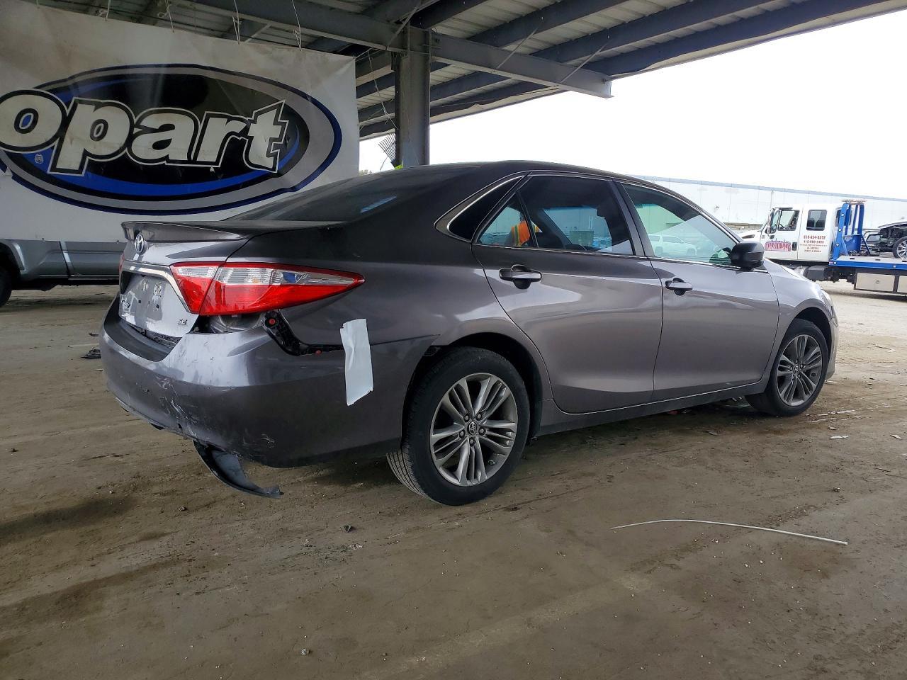 2017 Toyota Camry Se - Image 3