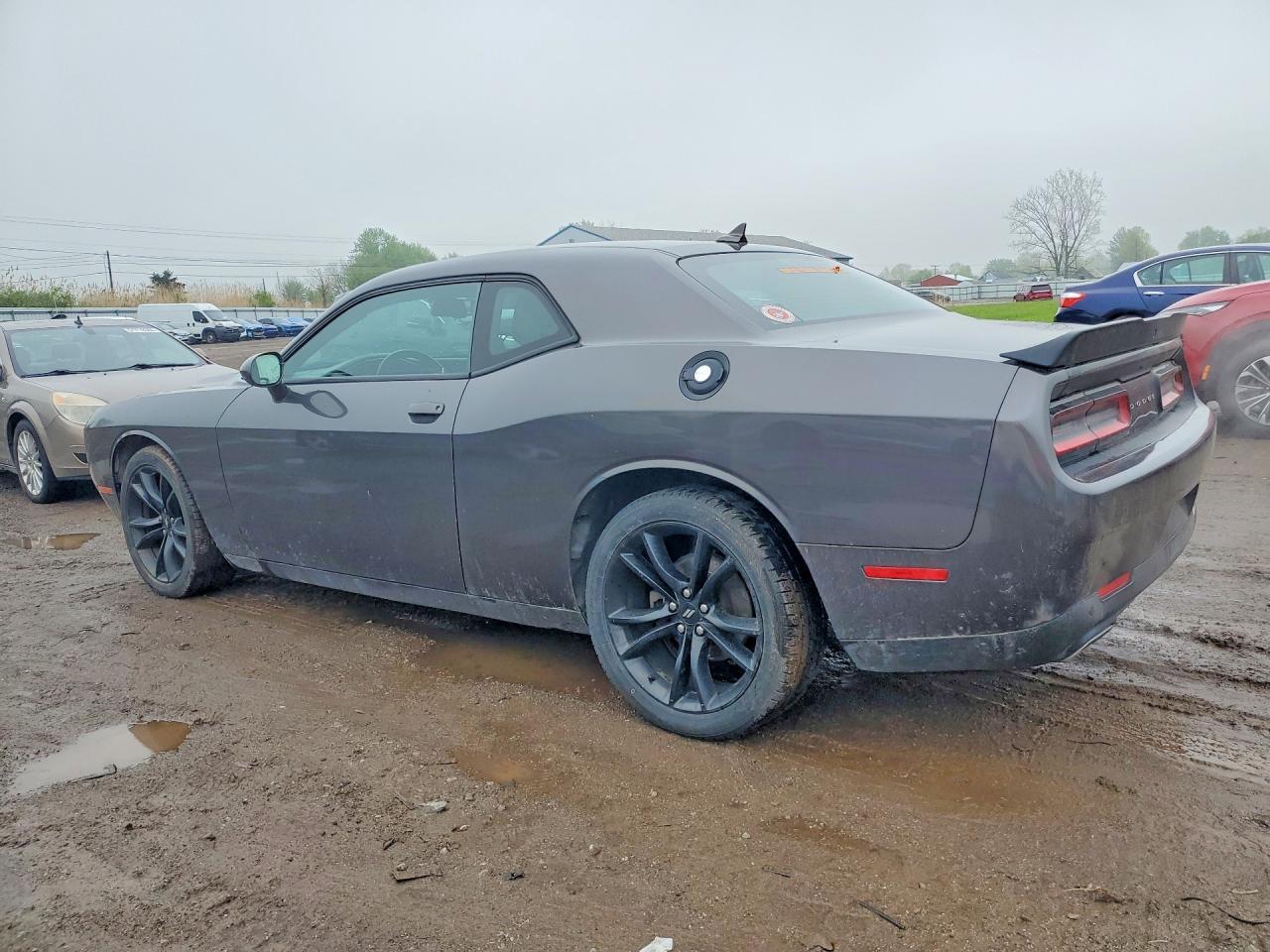 2017 Dodge Challenger Sxt - Image 2