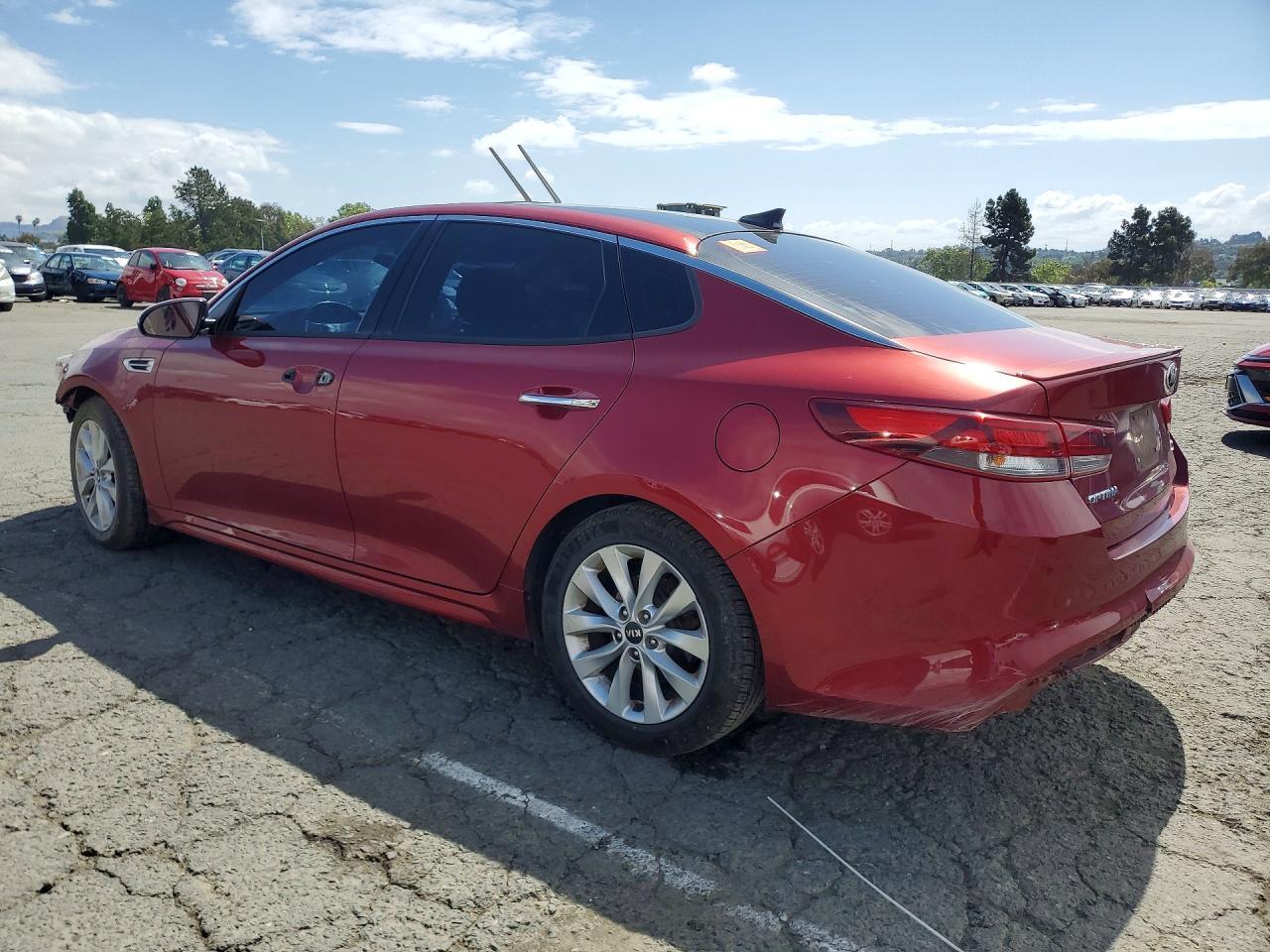 2018 Kia Optima S - Фото 2