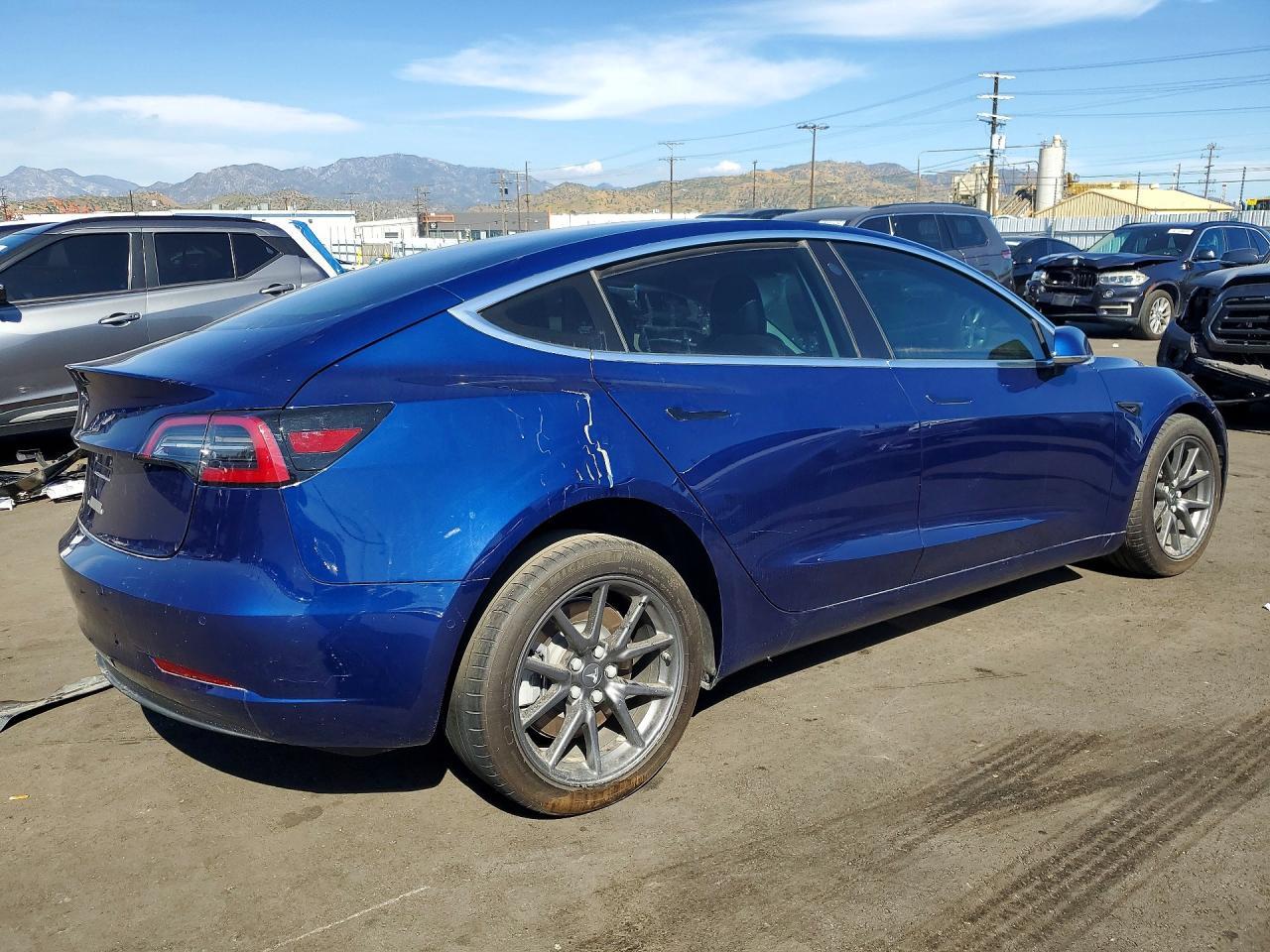 2018 Tesla Model 3 - Фото 3