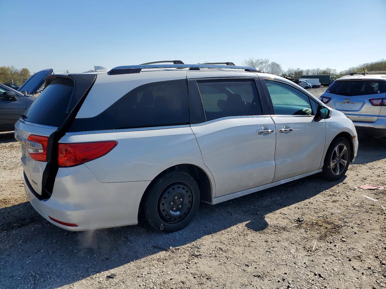 2020 Honda Odyssey Touring - Фото 3