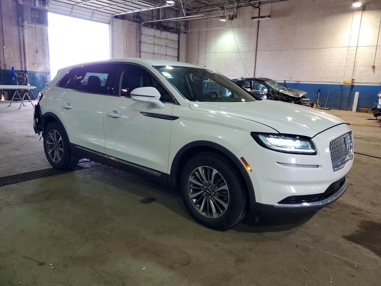 2023 Lincoln Nautilus - Image 4