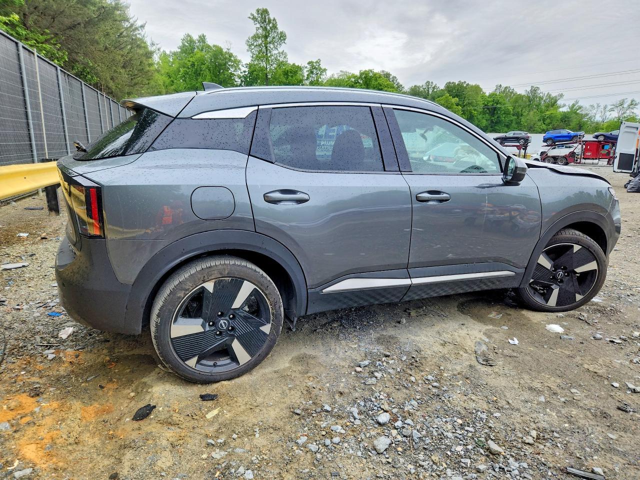 2025 Nissan Kicks Sr - Image 3
