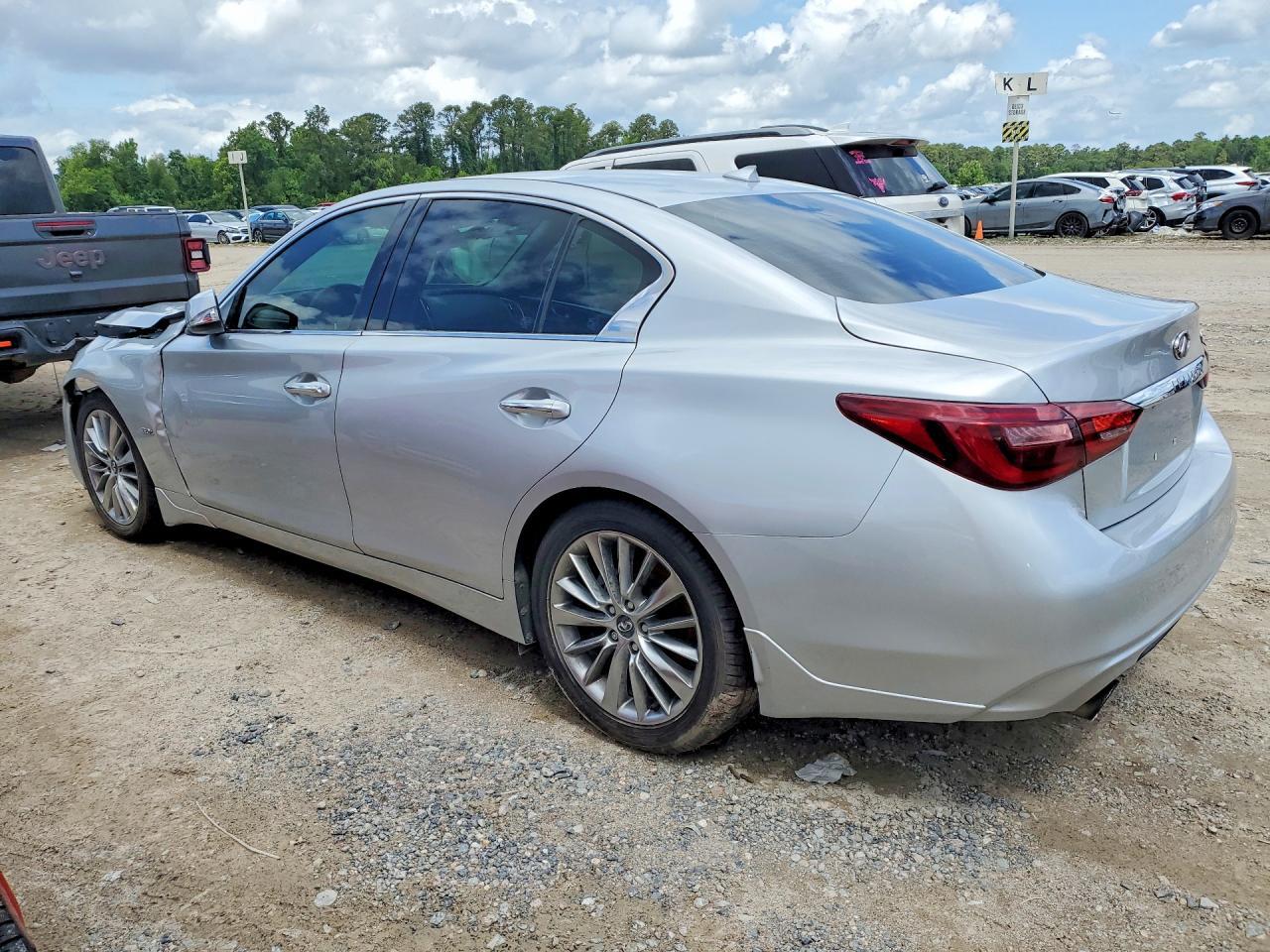2018 Infiniti Q50 3.0T Luxe - Фото 2