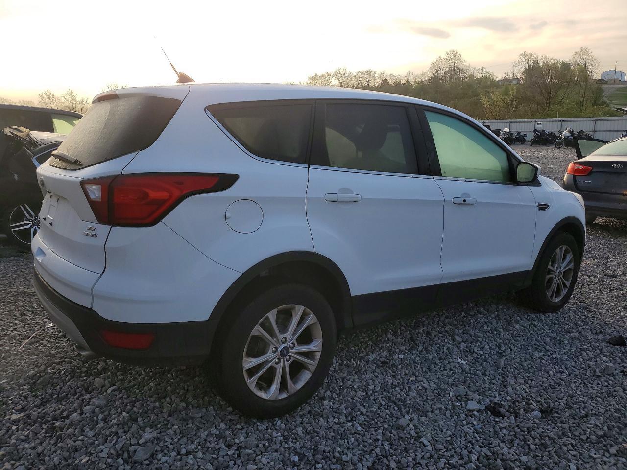 2019 Ford Escape Se - Фото 3
