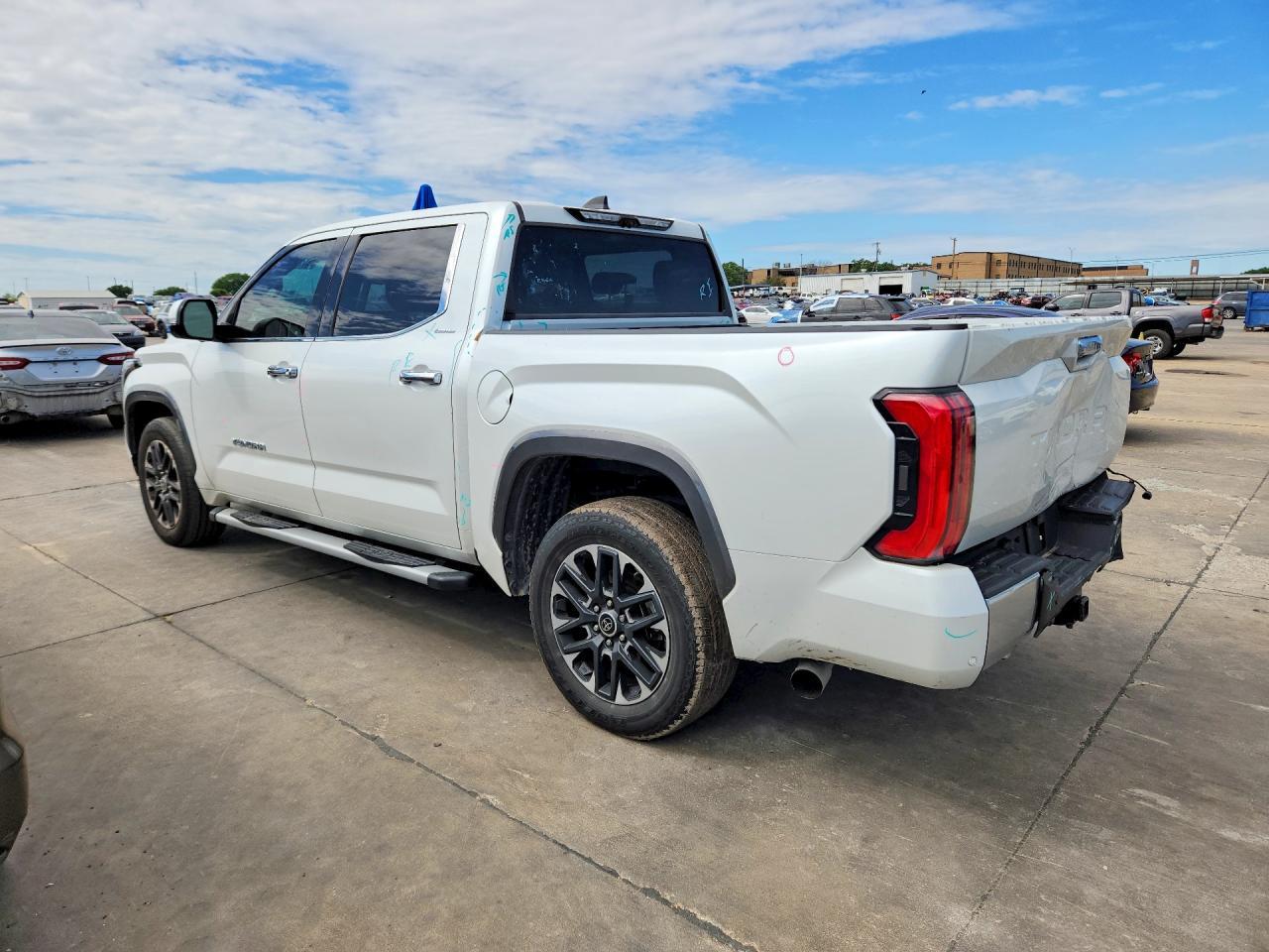 2022 Toyota Tundra - Фото 2