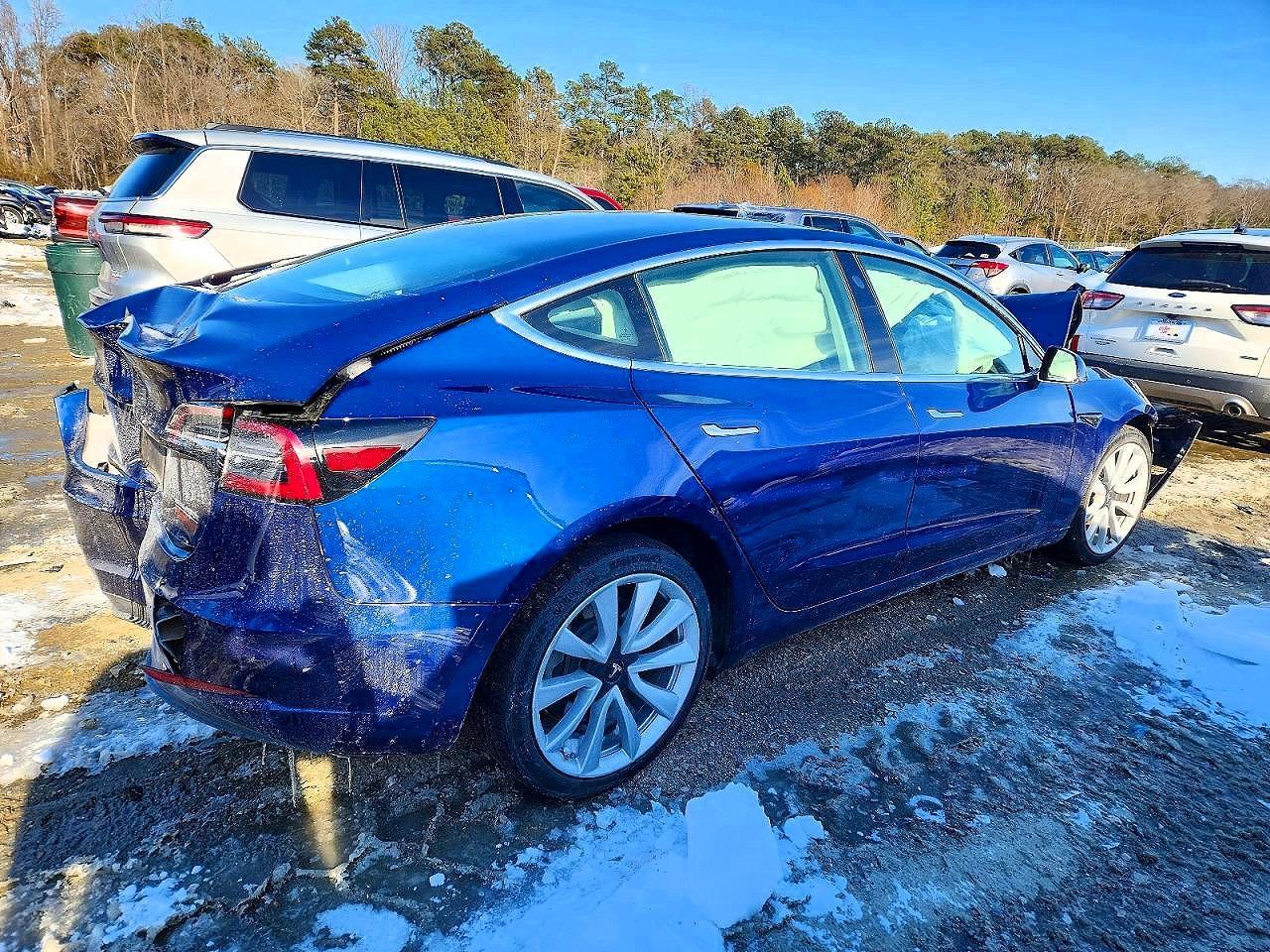 2020 Tesla Model 3 - Фото 3