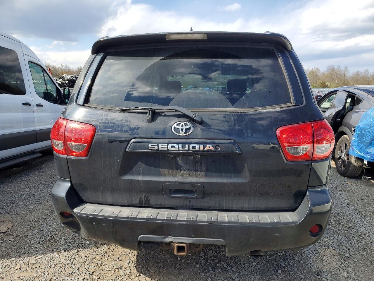 2011 Toyota Sequoia Sr5 - Image 6