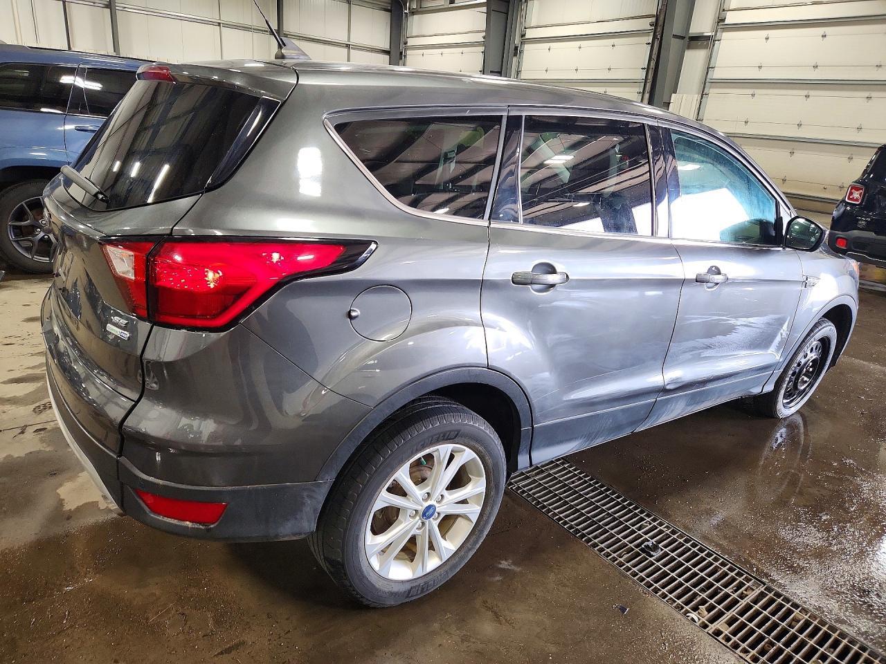2019 Ford Escape Se - Фото 3