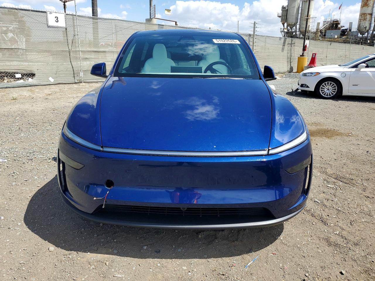 2026 Tesla Model Y - Фото 5