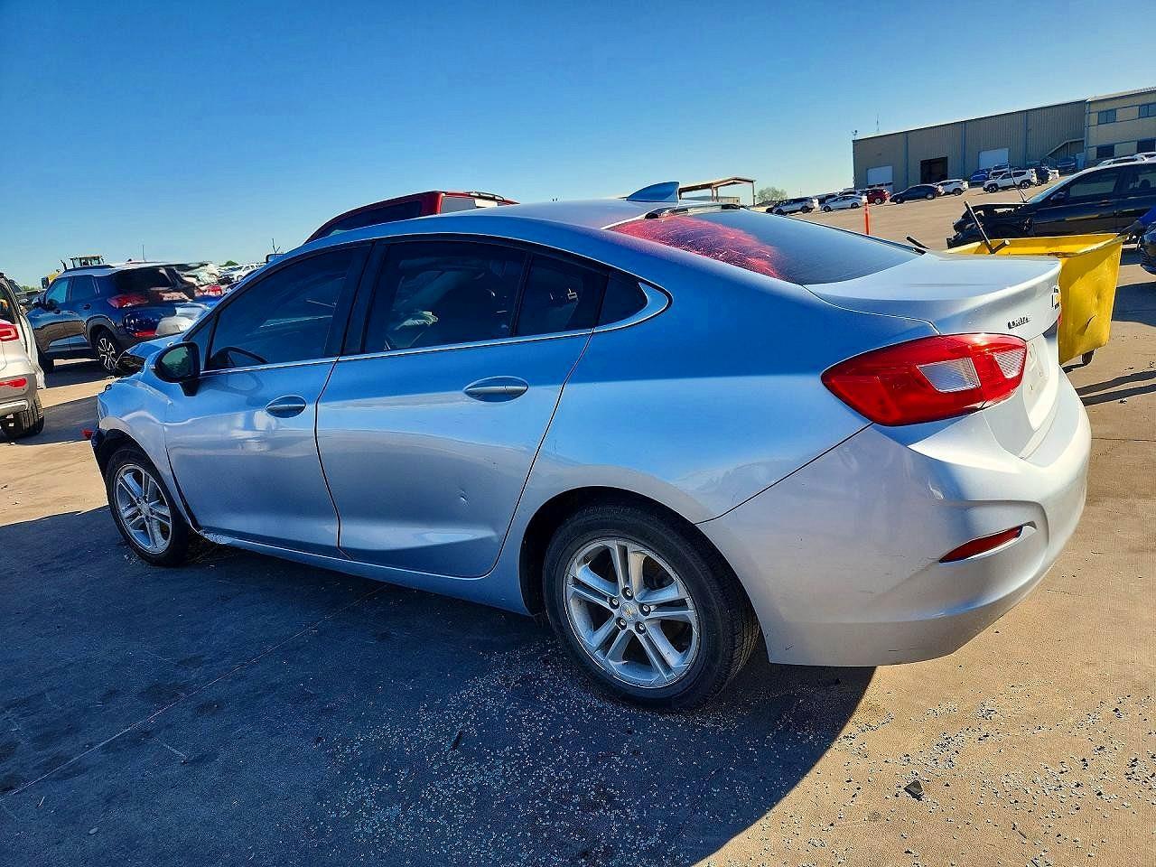 2017 Chevrolet Cruze Lt - Фото 2