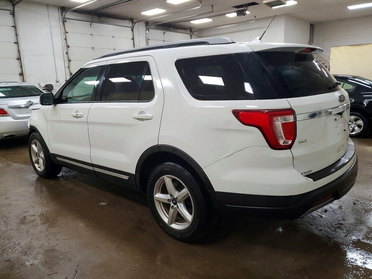 2019 Ford Explorer Xlt - Фото 2