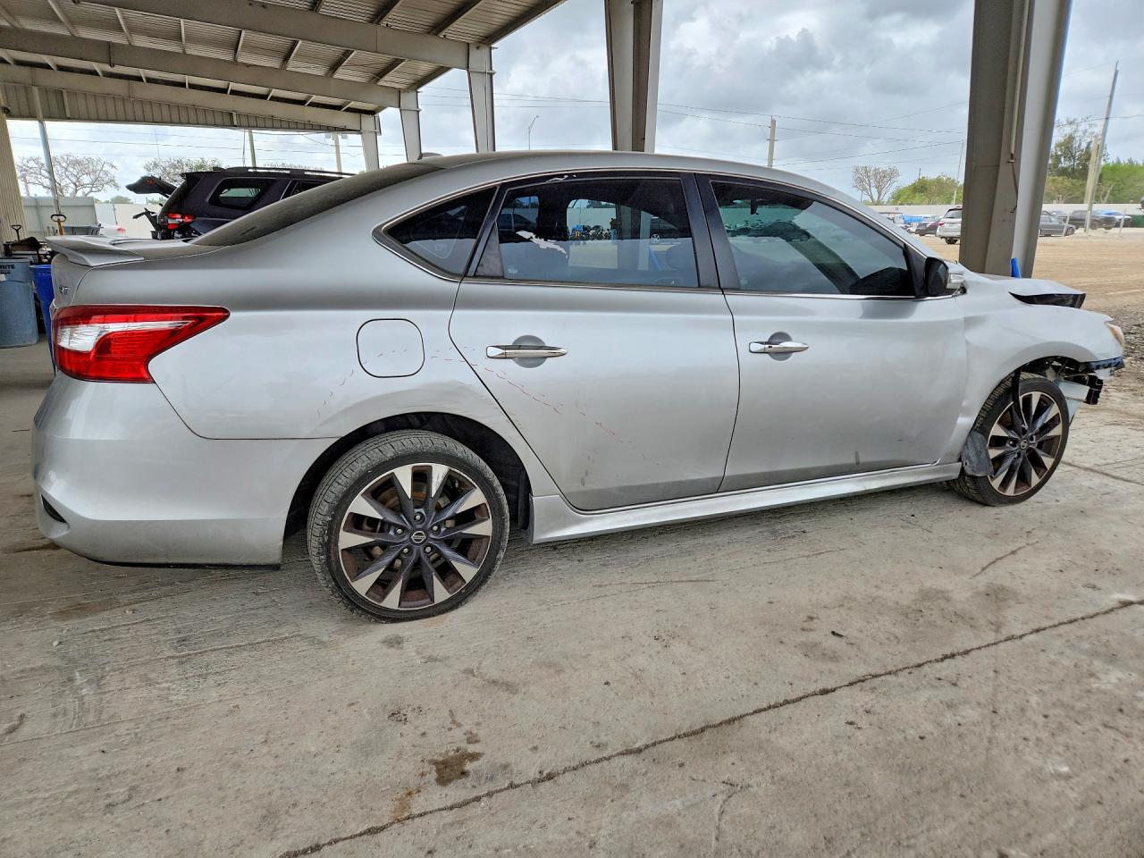 2017 Nissan Sentra Sr - Фото 3
